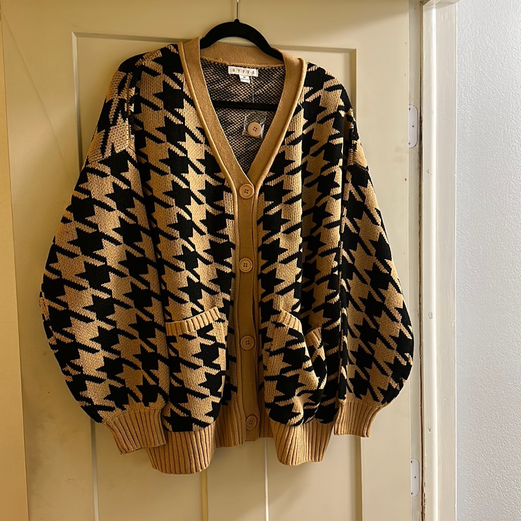 Pocketed Houndstooth Cardigan